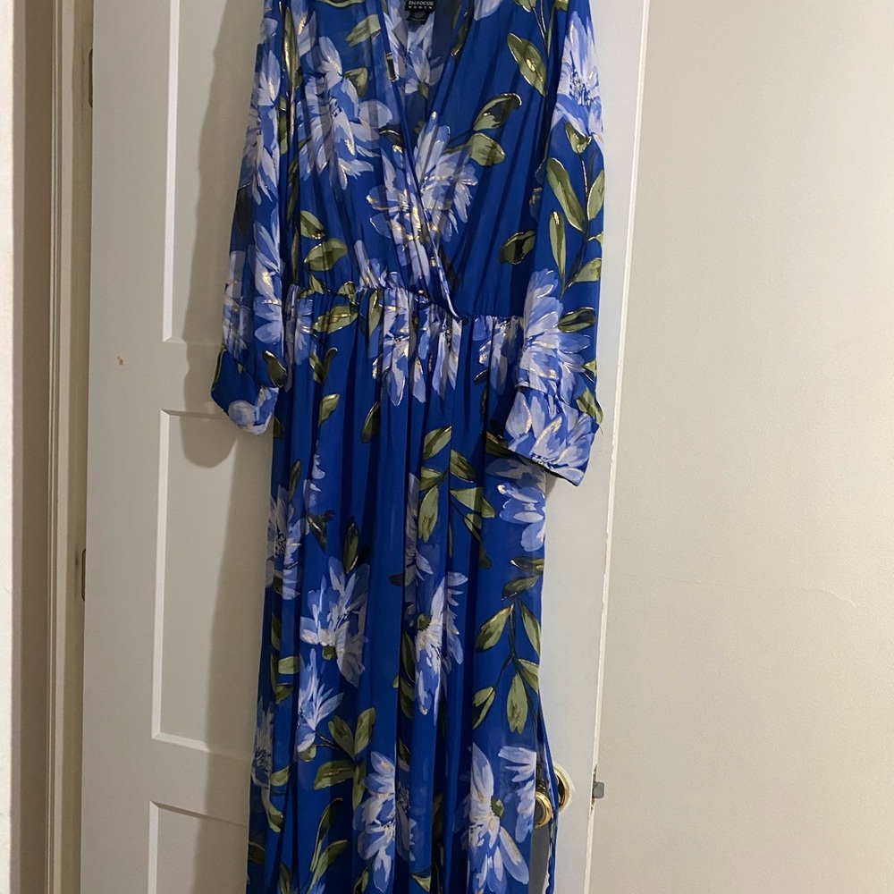 Beautiful long sleeves dress with a beautiful blue and colorful friend